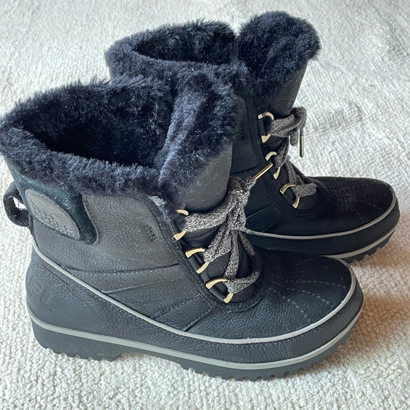 Sorel Waterproof and Lined Winter Boots 7 - Picture 1 of 6